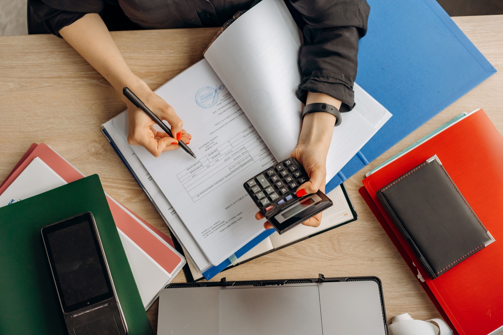 Analyse de documents financiers avec une calculatrice