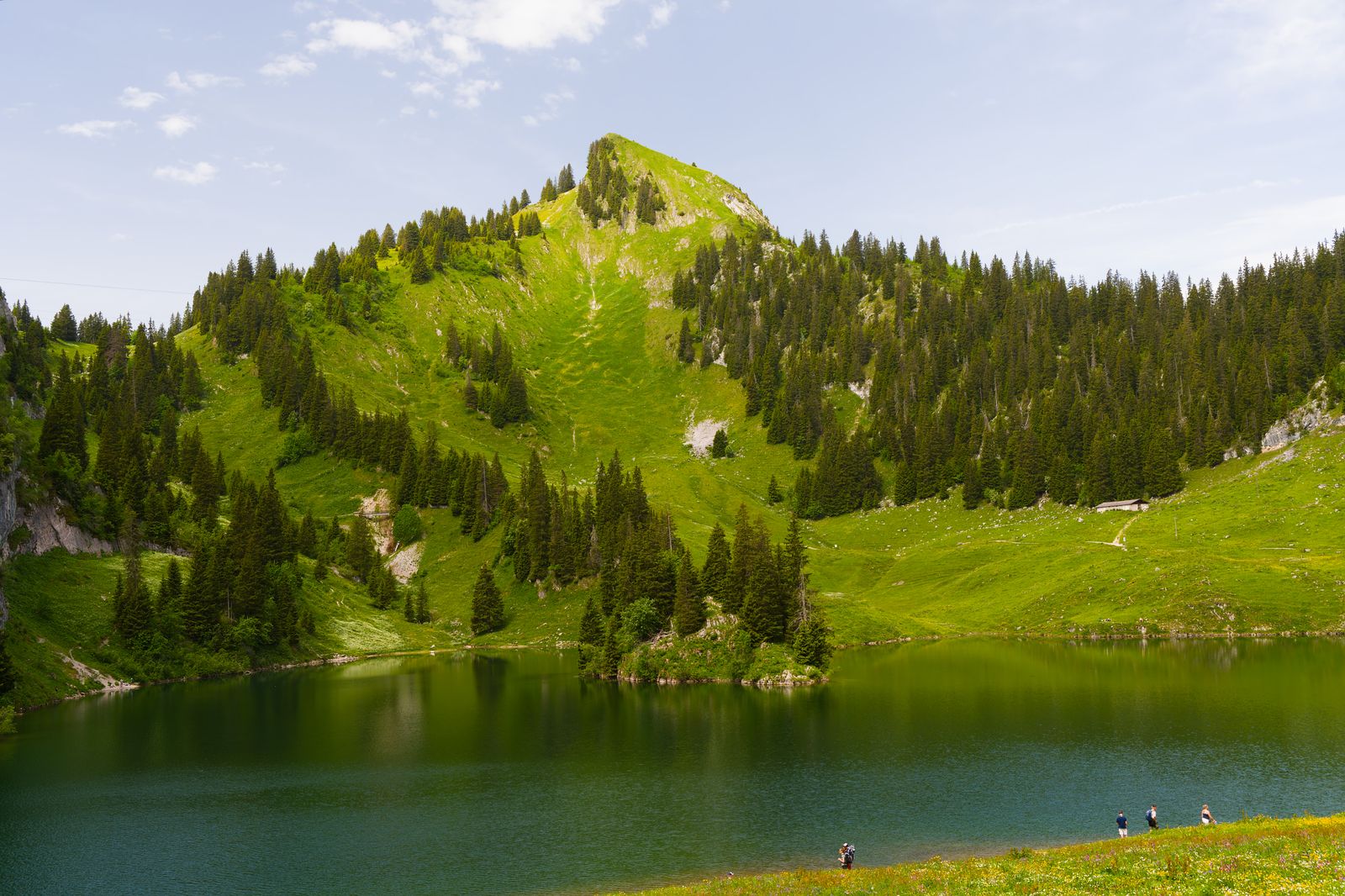 Lac et montagnes suisses, cadre de vie des travailleurs frontaliers