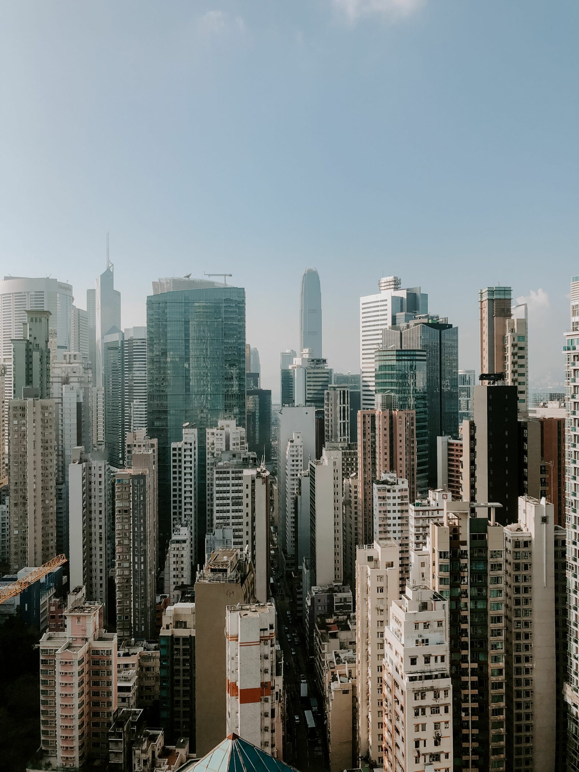 Gratte-ciel de Hong Kong au bord de la baie, illustration des marchés financiers internationaux